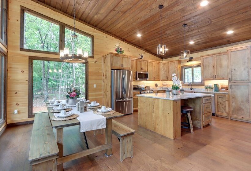 Morganton Cabin W/ Mountain View + Game Room!