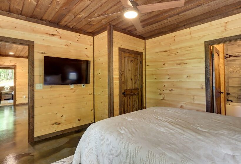 Morganton Cabin W/ Mountain View + Game Room!