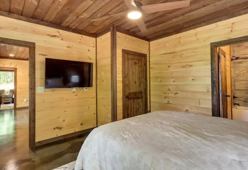 Morganton Cabin W/ Mountain View + Game Room!
