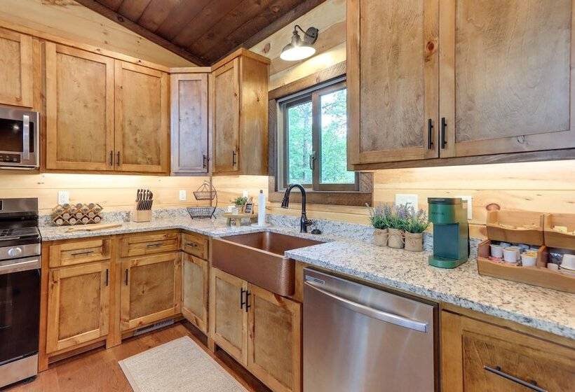 Morganton Cabin W/ Mountain View + Game Room!