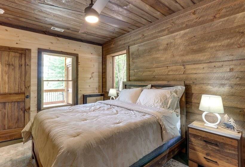 Morganton Cabin W/ Mountain View + Game Room!