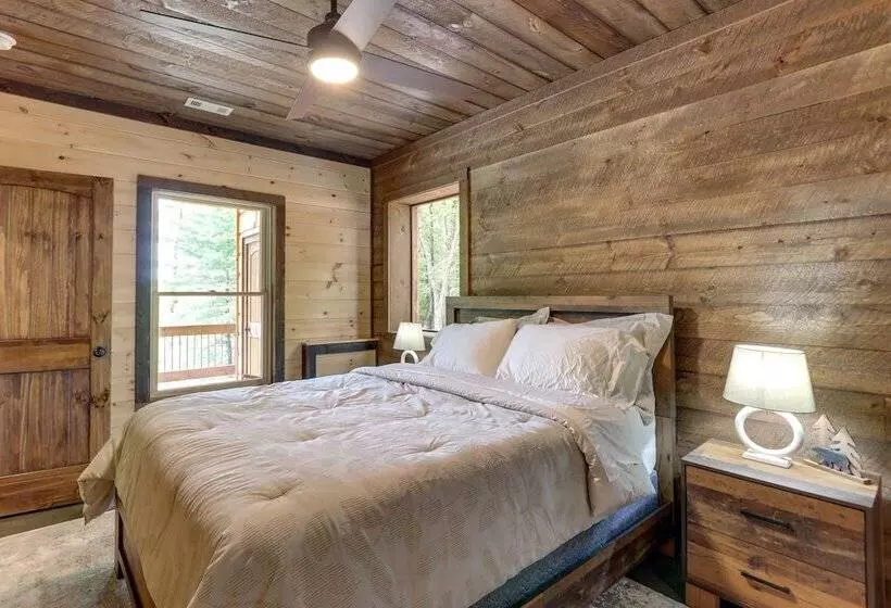 Morganton Cabin W/ Mountain View + Game Room!