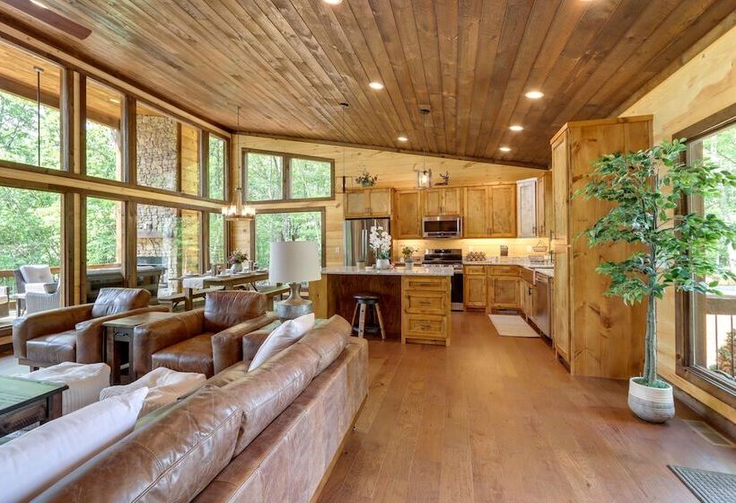 Morganton Cabin W/ Mountain View + Game Room!