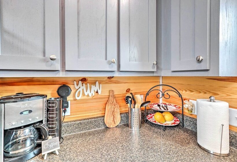 Newly Built Morganton Tiny Home W/ Deck!