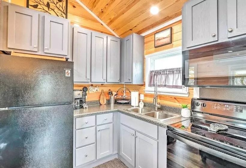 Newly Built Morganton Tiny Home W/ Deck!