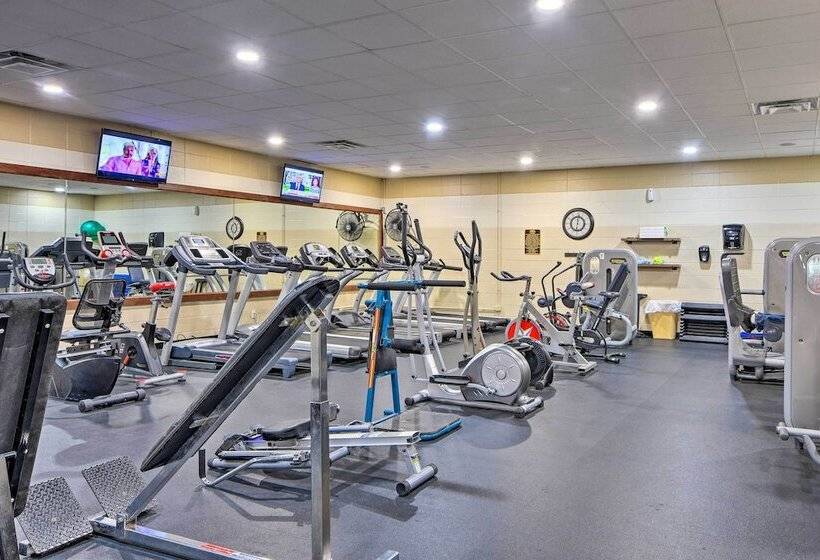 North Georgia Cabin: Hot Tub, Resort Access!