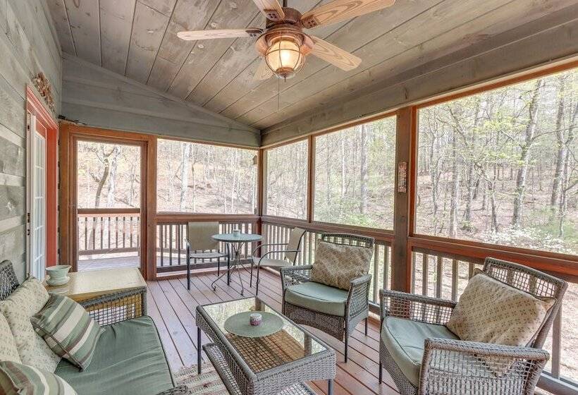 North Georgia Cabin: Hot Tub, Resort Access!