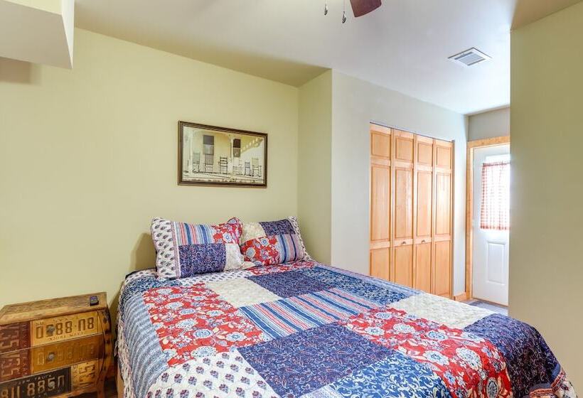 North Georgia Cabin: Hot Tub, Resort Access!