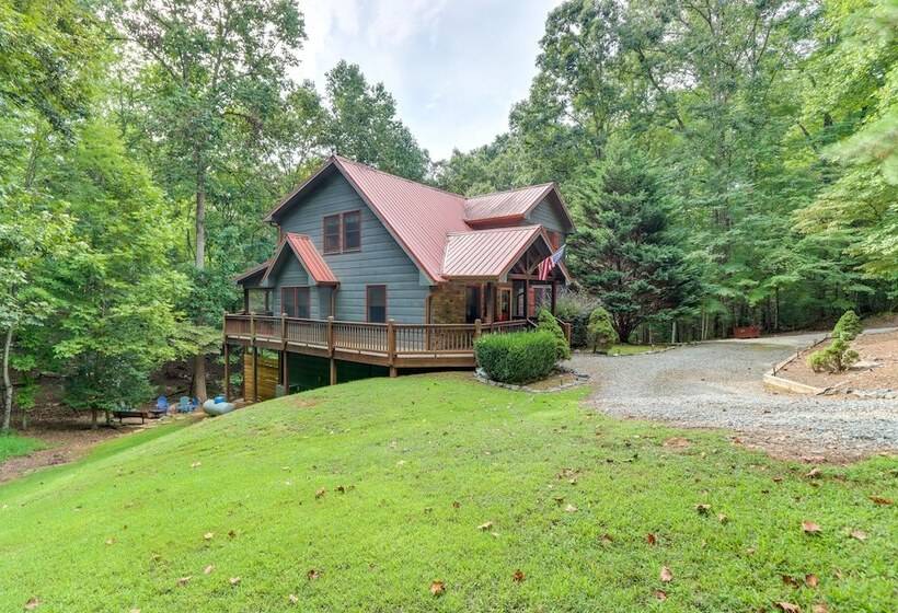 North Georgia Cabin: Hot Tub, Resort Access!