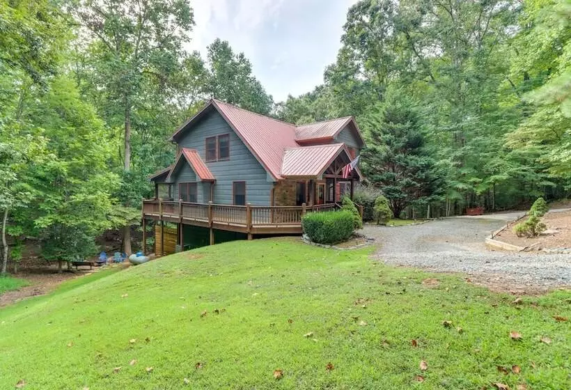 North Georgia Cabin: Hot Tub, Resort Access!