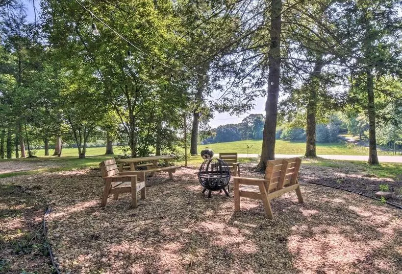 Owl S Hideaway In Cleveland W/ 2 Fire Pits!