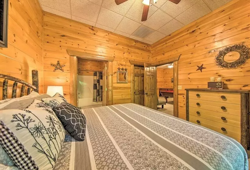 Peaceful Forest Escape W/ Game Room + Hot Tub