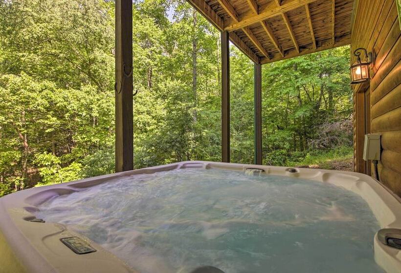 Peaceful Forest Escape W/ Game Room + Hot Tub