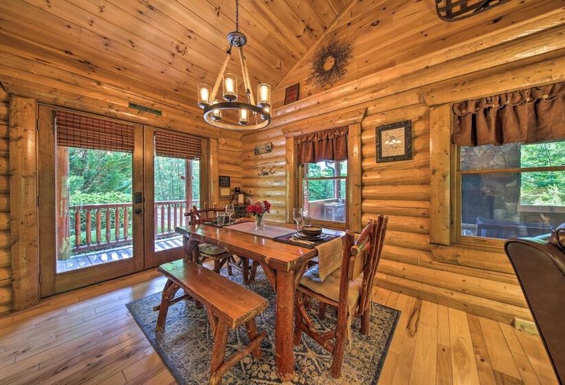 Peaceful Forest Escape W/ Game Room + Hot Tub