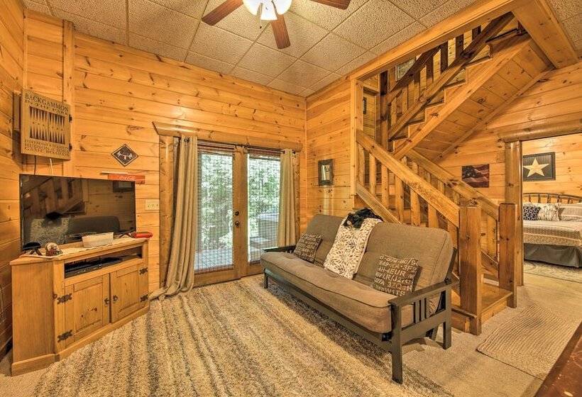 Peaceful Forest Escape W/ Game Room + Hot Tub