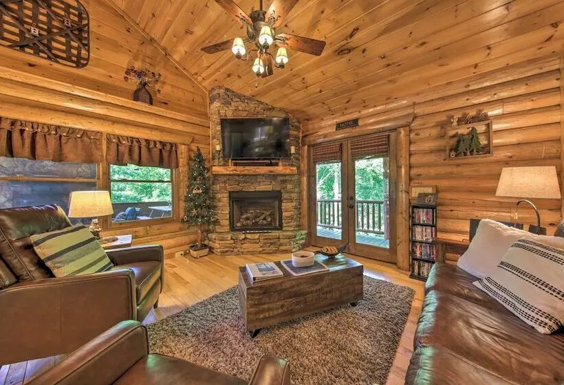 Peaceful Forest Escape W/ Game Room + Hot Tub