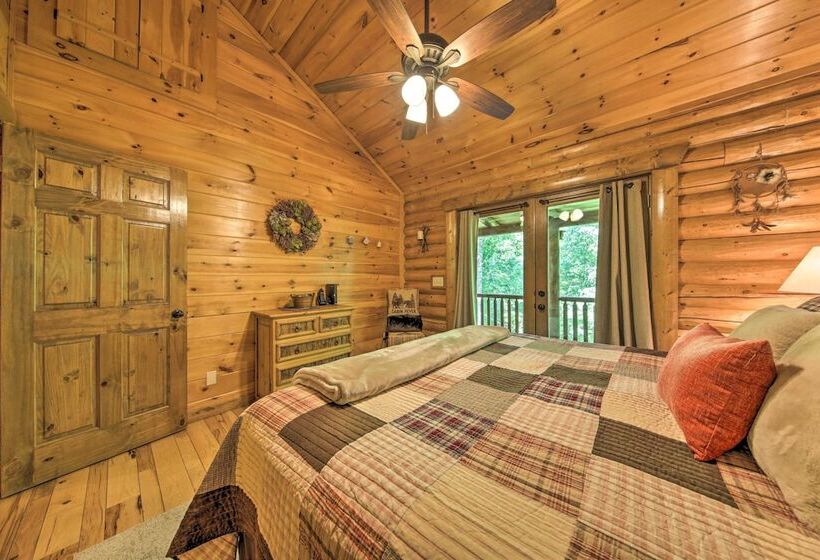 Peaceful Forest Escape W/ Game Room + Hot Tub