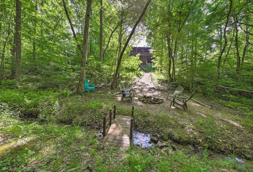 Peaceful Forest Escape W/ Game Room + Hot Tub