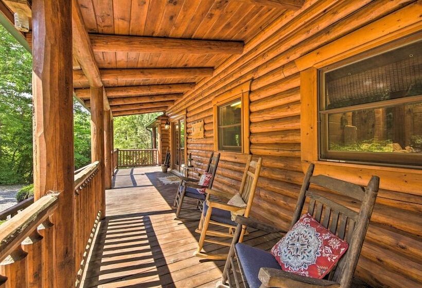 Peaceful Forest Escape W/ Game Room + Hot Tub