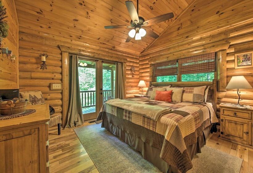 Peaceful Forest Escape W/ Game Room + Hot Tub