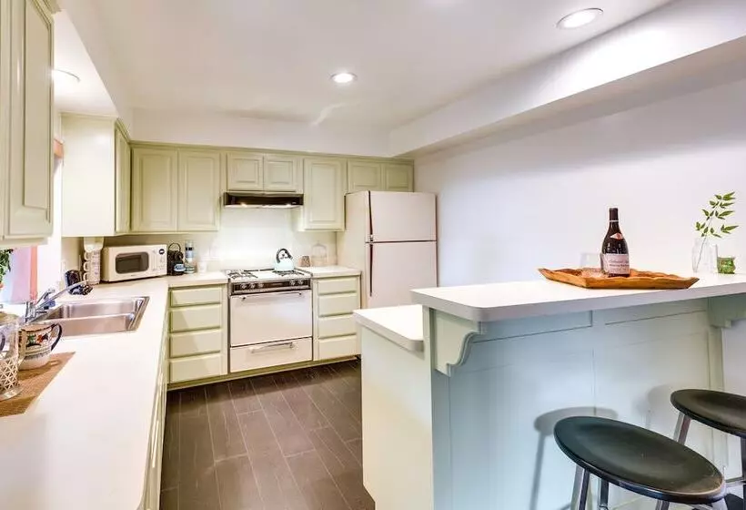 Peaceful Pasadena Retreat W/ Patio Near Trails!
