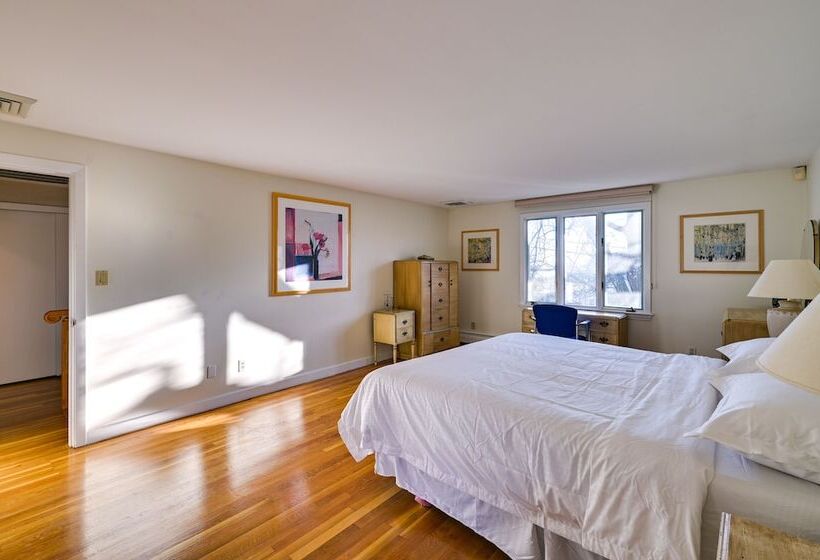 Pet Friendly Marblehead Home Near Preston Beach!