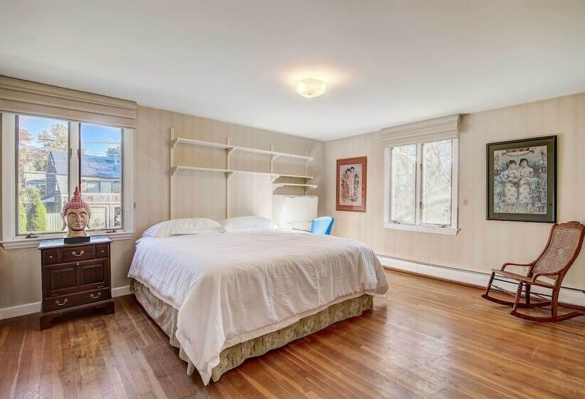 Pet Friendly Marblehead Home Near Preston Beach!