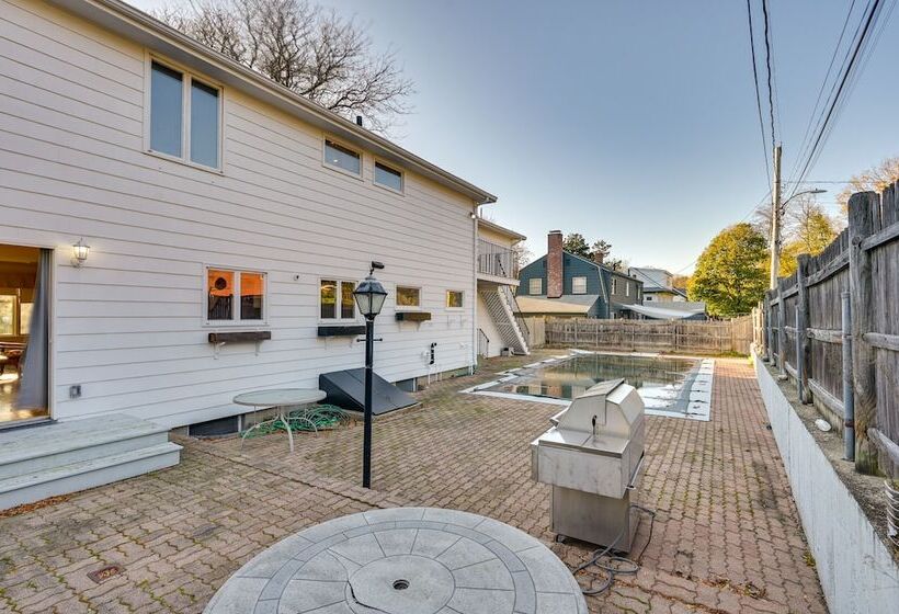 Pet Friendly Marblehead Home Near Preston Beach!