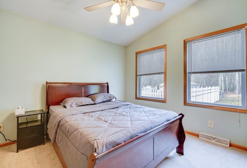 Pet Friendly New Egypt Home W/ Patio + Grill