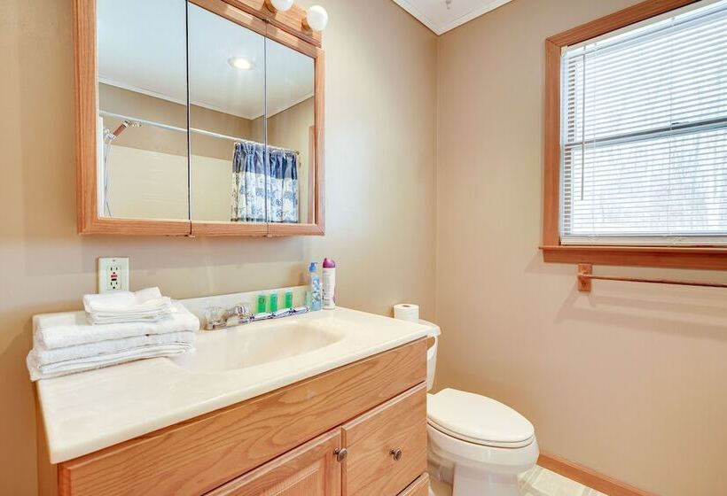 Pet Friendly New Egypt Home W/ Patio + Grill