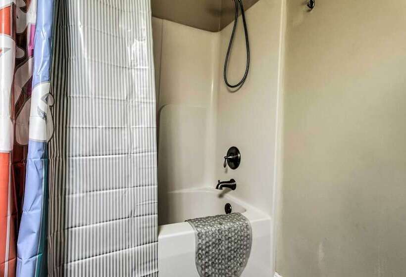 Pet Friendly Valdosta Home W/ Grill!