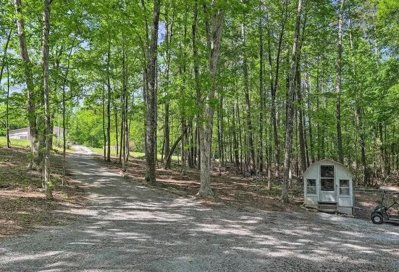 Quaint Tignall Cabin W/ Deck & Private Dock!