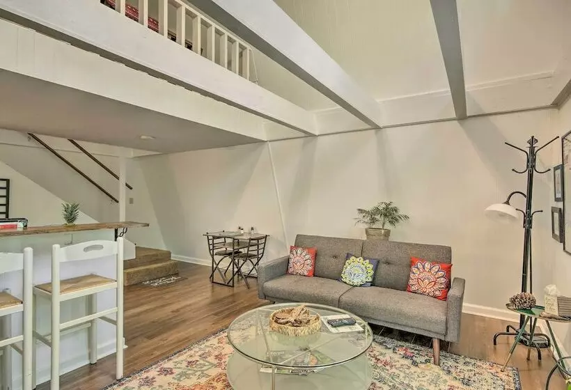 Quaint Tignall Cabin W/ Deck & Private Dock!