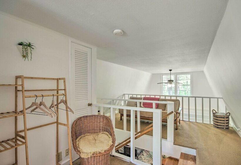 Quaint Tignall Cabin W/ Deck & Private Dock!