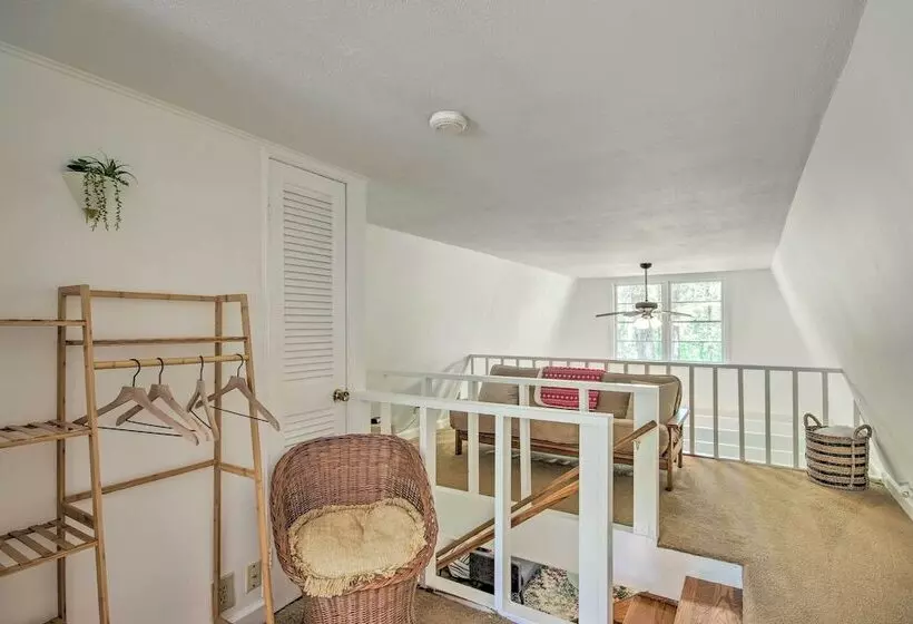 Quaint Tignall Cabin W/ Deck & Private Dock!