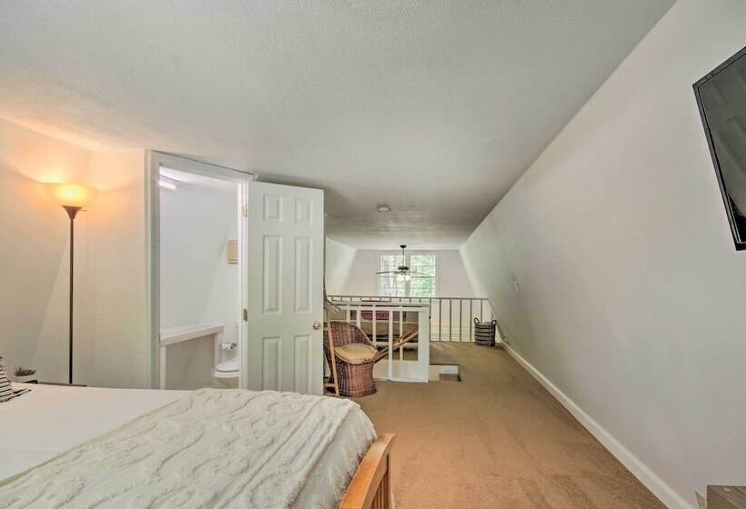 Quaint Tignall Cabin W/ Deck & Private Dock!