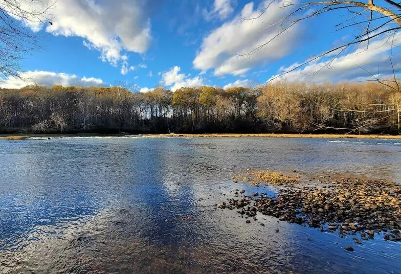 Ranch Home W/ Front Porch On Etowah River!