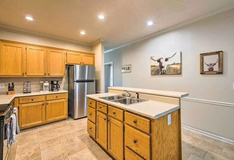 Ranch Home W/ Front Porch On Etowah River!