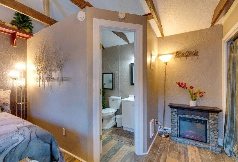 Rustic Log Cabin W/ Studio ~ 5 Mi To Pikes Peak!