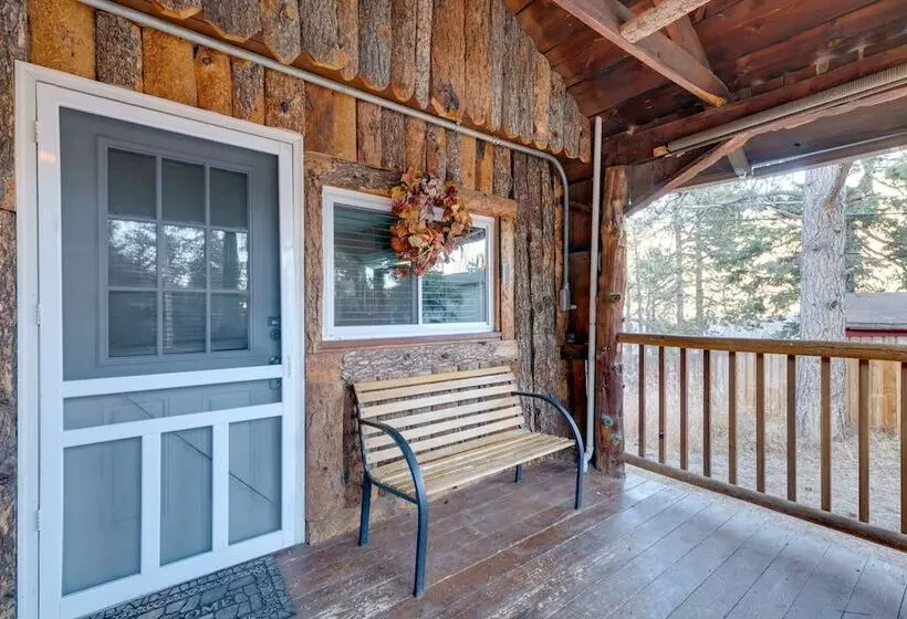 Rustic Log Cabin W/ Studio ~ 5 Mi To Pikes Peak!