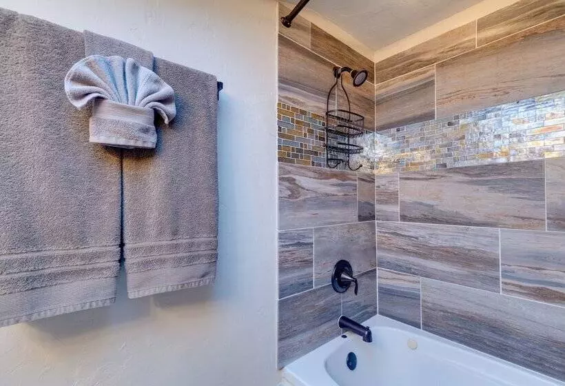 Rustic Log Cabin W/ Studio ~ 5 Mi To Pikes Peak!