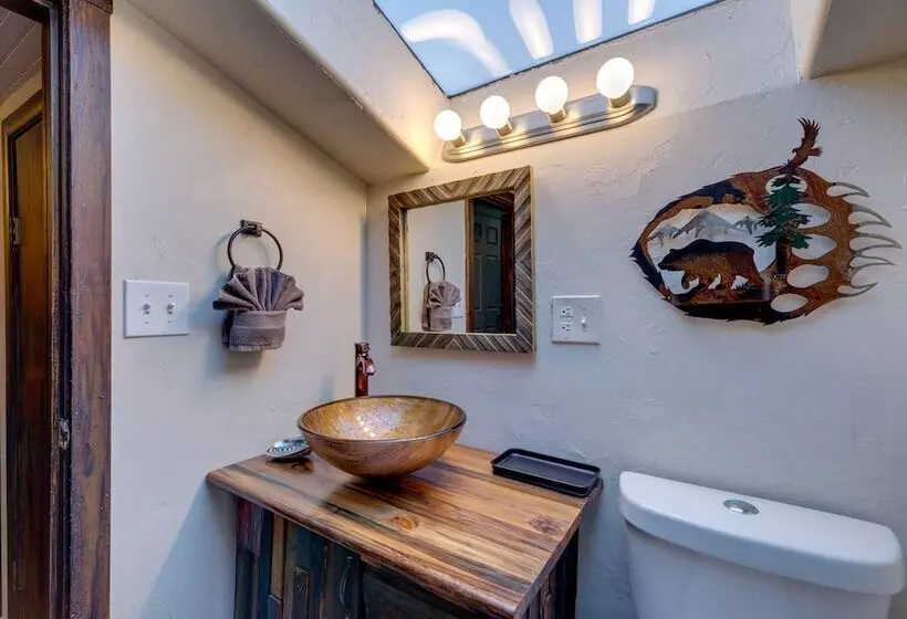 Rustic Log Cabin W/ Studio ~ 5 Mi To Pikes Peak!