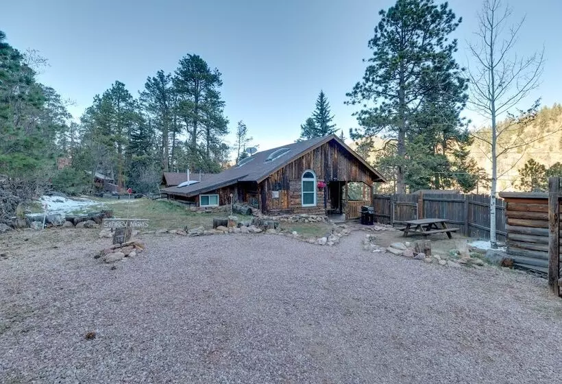 Rustic Log Cabin W/ Studio ~ 5 Mi To Pikes Peak!