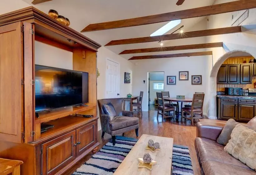 Rustic Log Cabin W/ Studio ~ 5 Mi To Pikes Peak!