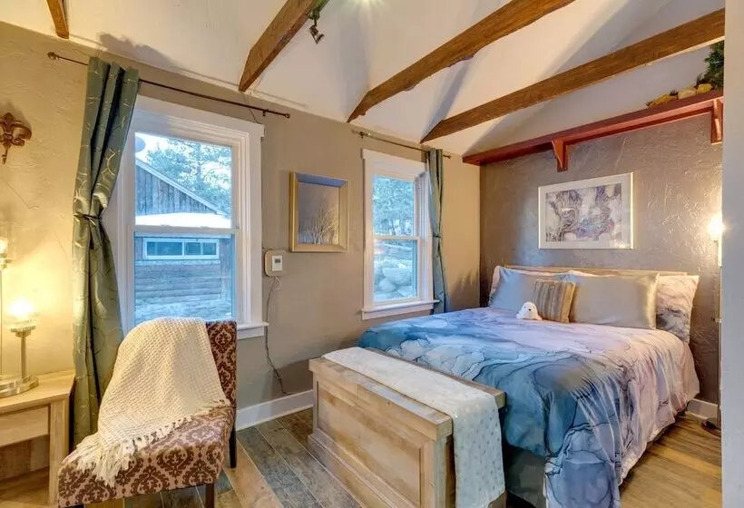 Rustic Log Cabin W/ Studio ~ 5 Mi To Pikes Peak!