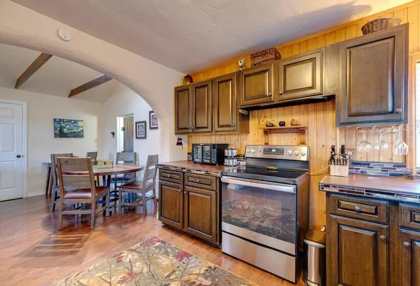 Rustic Log Cabin W/ Studio ~ 5 Mi To Pikes Peak!