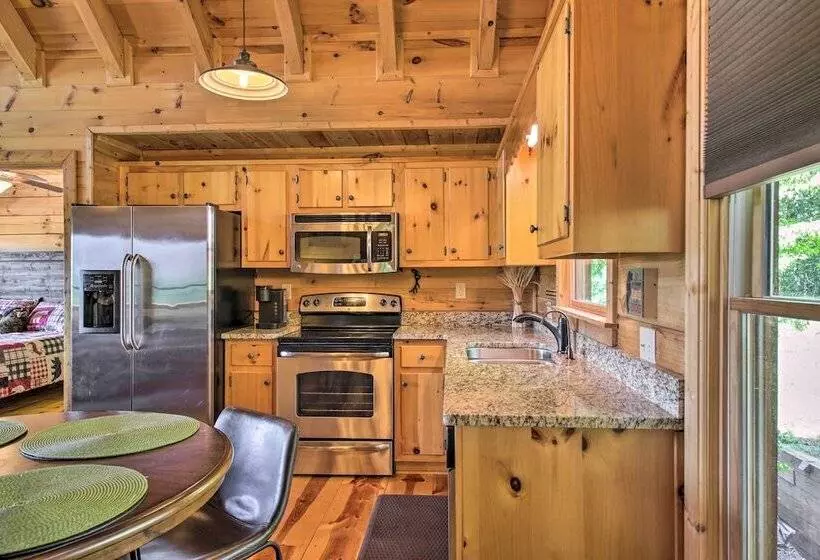 Secluded Blue Ridge Cabin: Walk To Trails!