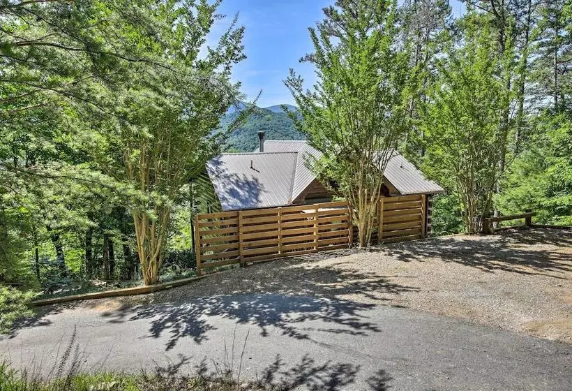Secluded Blue Ridge Cabin: Walk To Trails!