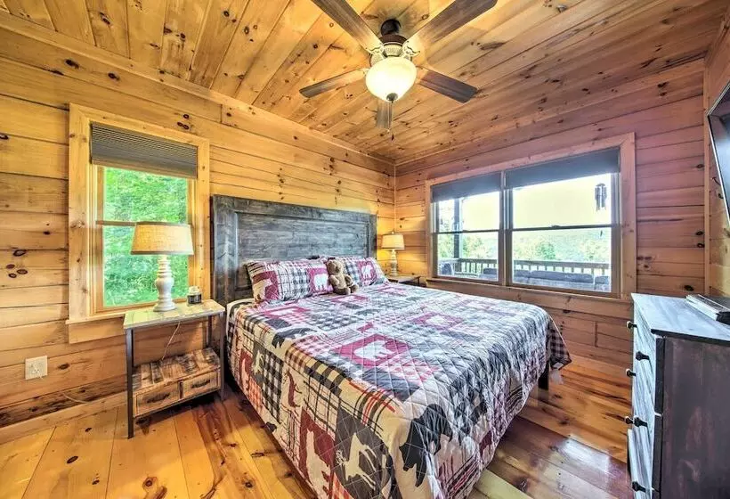 Secluded Blue Ridge Cabin: Walk To Trails!