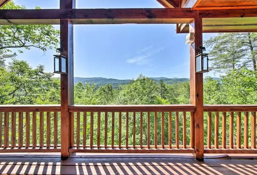 Secluded Blue Ridge Cabin: Walk To Trails!